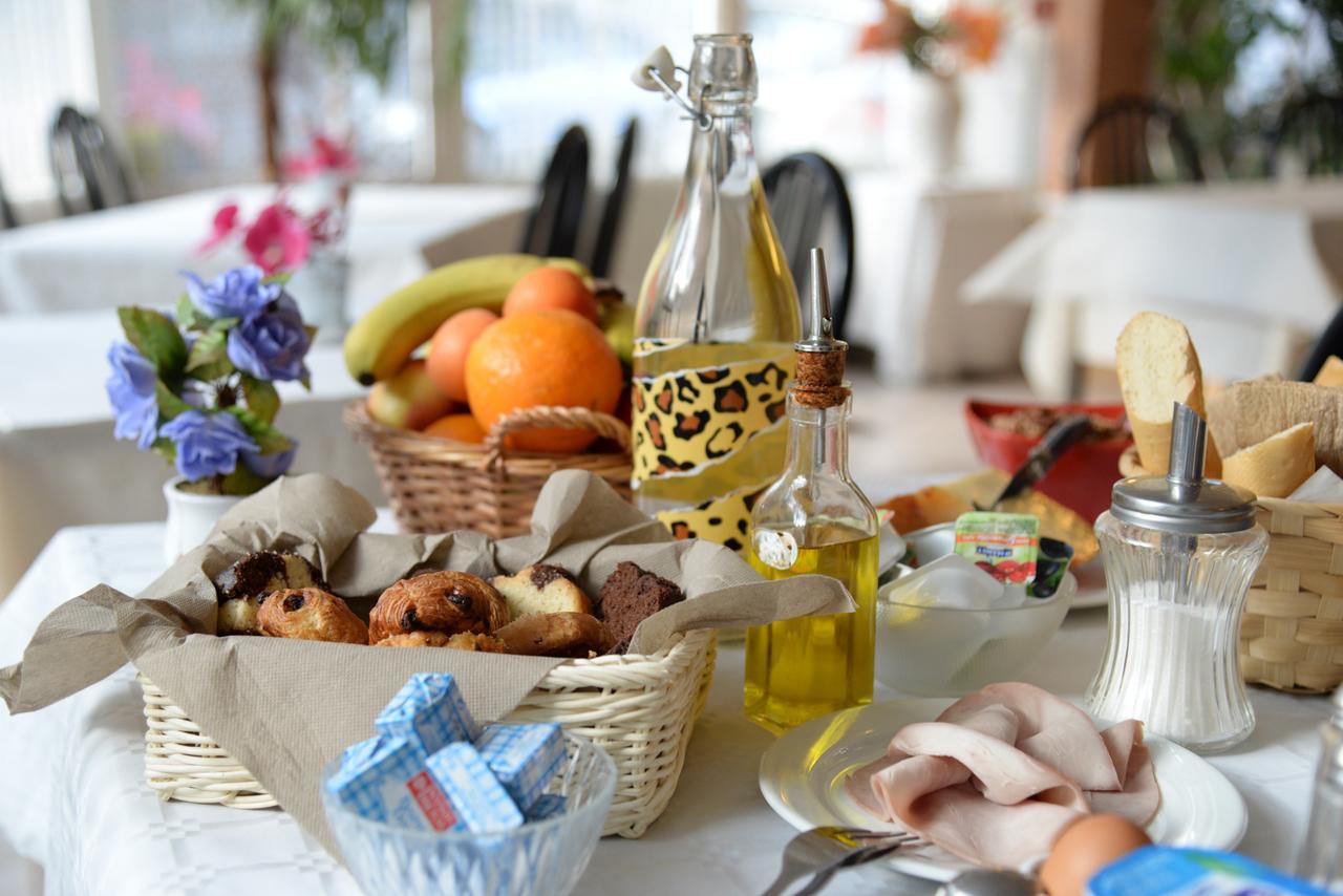 לורדה Hotel Acropolis מראה חיצוני תמונה